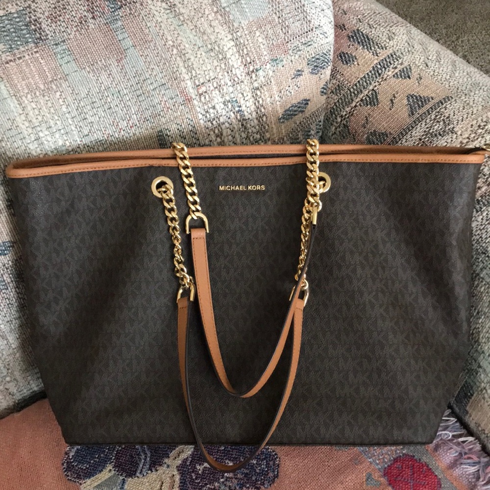 Michael Kors Tote Bag/ New in Mint condition/Never Been Used. Nice Tote Bag